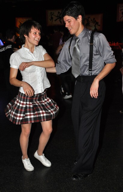 min 2008 11 08 fous swing 480